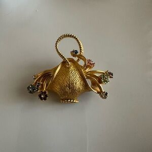 Elegant Gold Floral Brooch